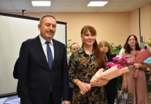 Захаровских женщин поздравили с Днем матери