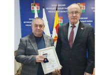 Двоих захаровцев наградил зампред Рязанской областной Думы Николай Макариков