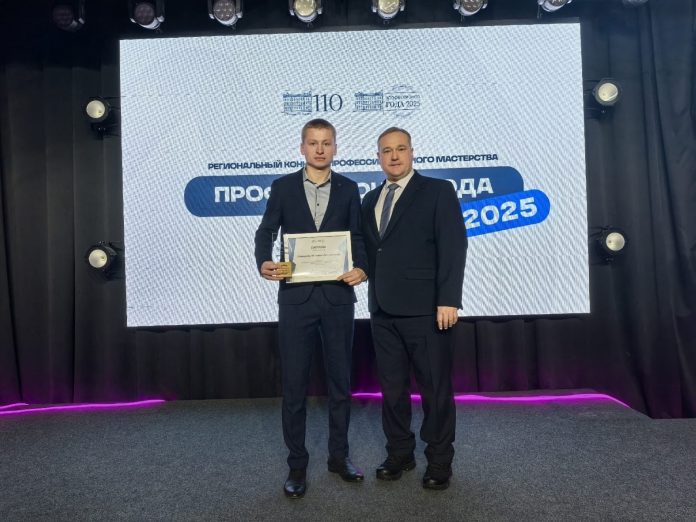 Николай Давыдов (слева)