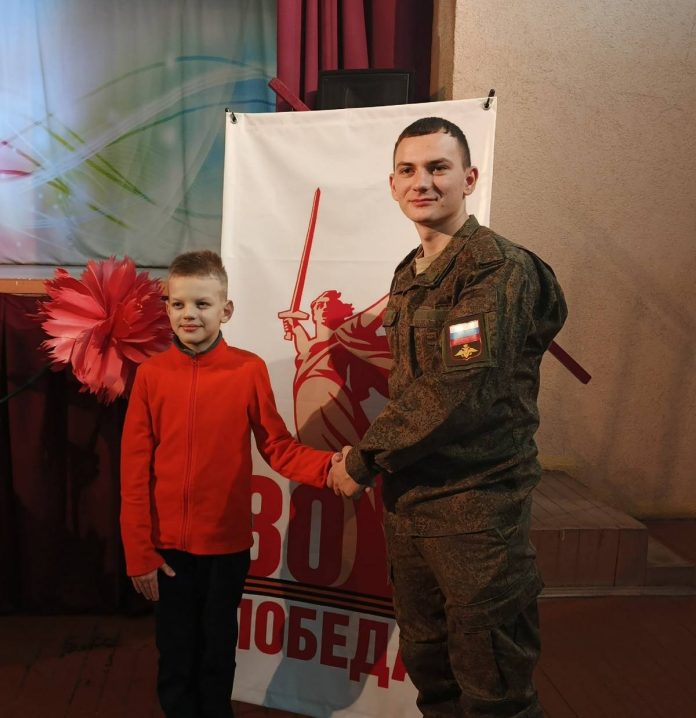 Роман Кутаков с участником СВО Андреем Солодовниковым