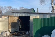 В Захарове горел гараж