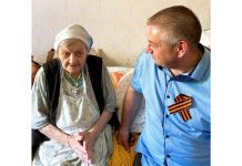 Труженице тыла и старожилу Захаровского округа Марии Турбаевой вручили подарки в честь Дня Победы