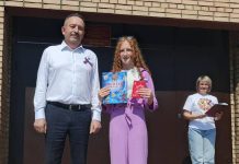 День России захаровцы отметили автопробегом и патриотическими песнями