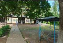 В Захаровском детском саду на улице Победы приступили к ремонту уличных веранд