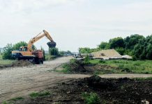 В Захаровском округе строят дорогу, ведущую к селу Пупкино