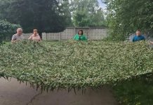 Работники Захаровского КЦСОН сплели еще одну масксеть
